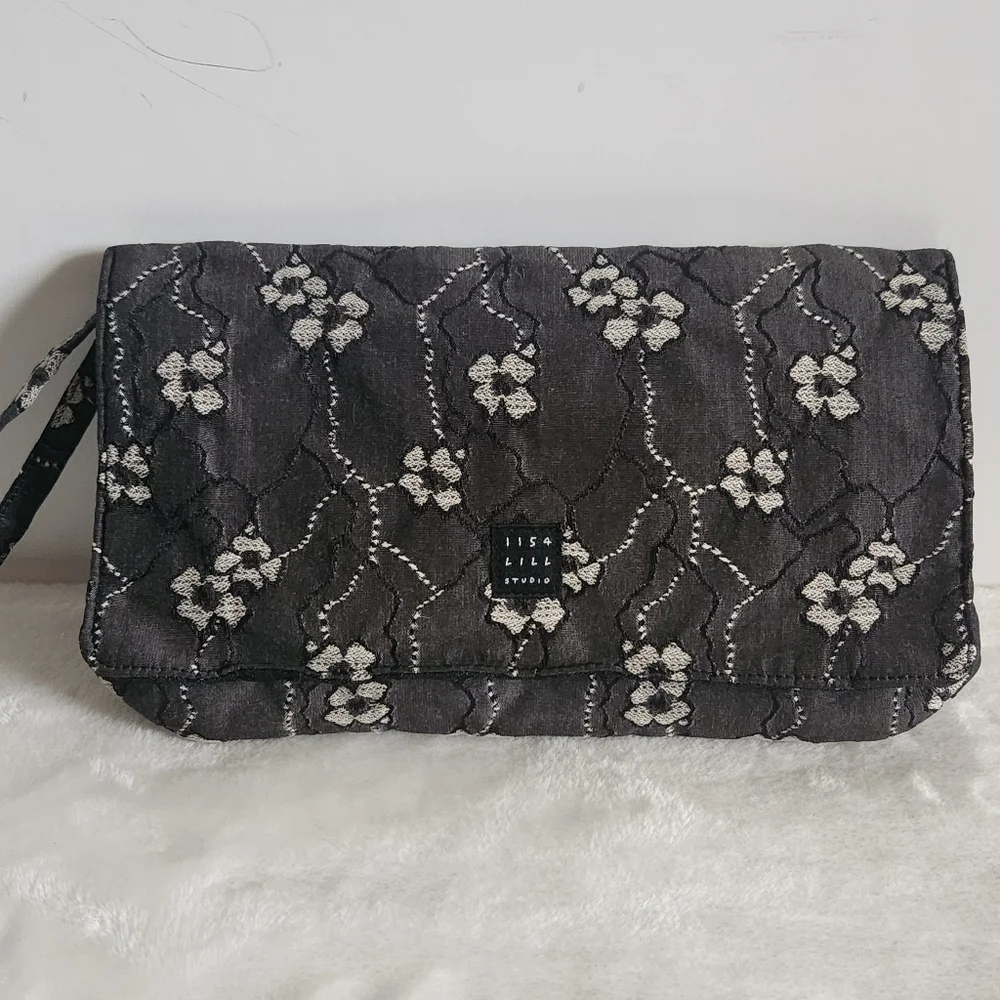 Lisa Lill Studio Gray Black White Floral Flower Wristlet Clutch Handbag